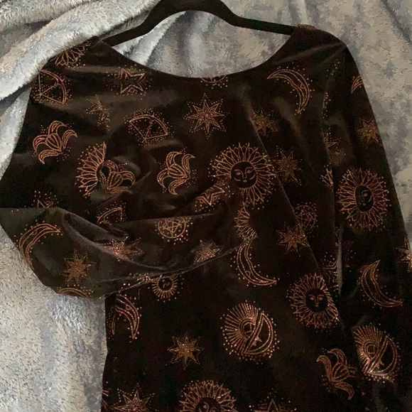 Low Back Velvet Bodycon Sun and Moon Dress - Picture 6 of 6